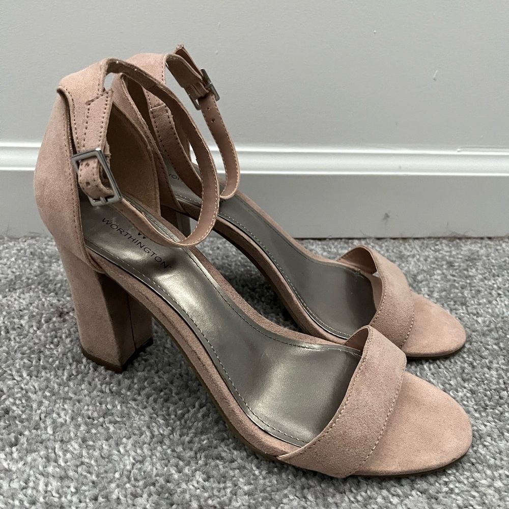 NWOT Worthington Beckwith Nude Strappy Block Heel Sandals
